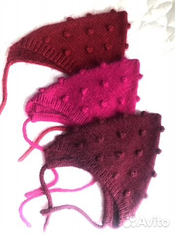 Очень симпатичная шапочка с шишечками для девочки