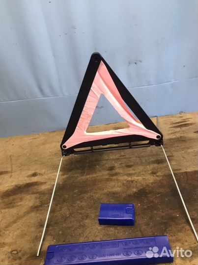 Знак аварийной остановки BMW