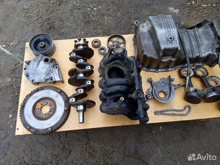 Двигатель в разборе на Логан