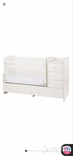 Детская кроватка и комод