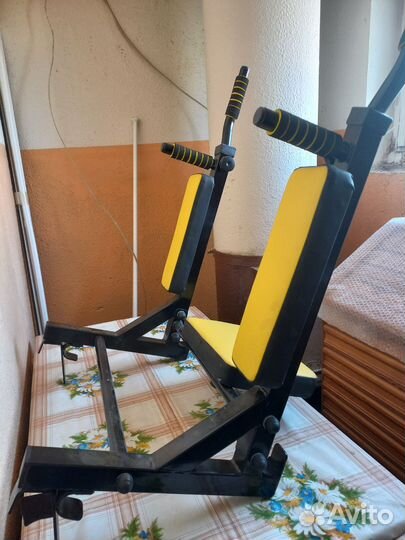 Турник навесной с мягкой спинкой и подлокотниками