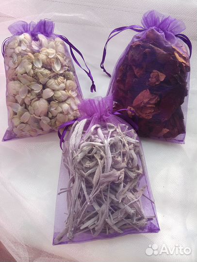 Лепестки розы, хмель