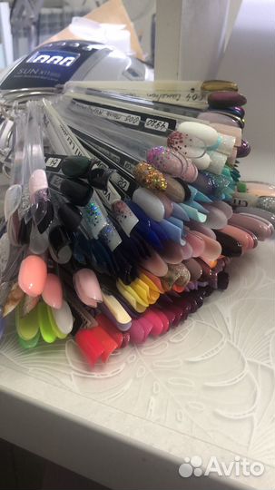 Мастер маникюра в салоне