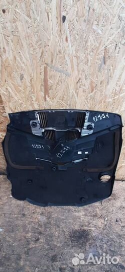 Декоративная крышка двигателя Mercedes-Benz