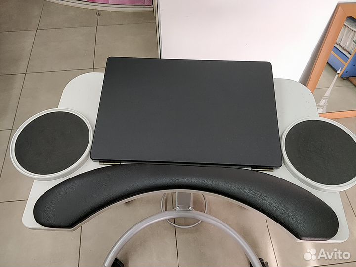 Столик для ноутбука