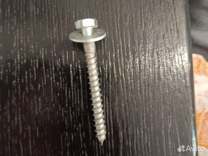 Болт сантехнический