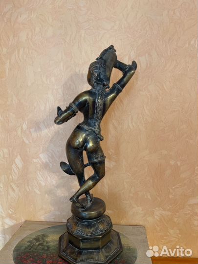 Бронзовая статуэтка девушка