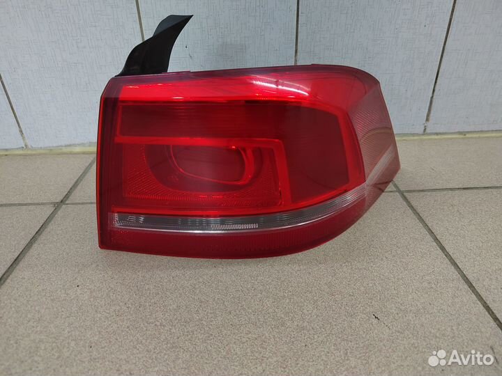 Фонарь правый в крыло VW Passat B7 3AE945096F