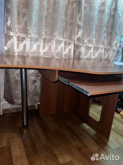 Компьютерный стол