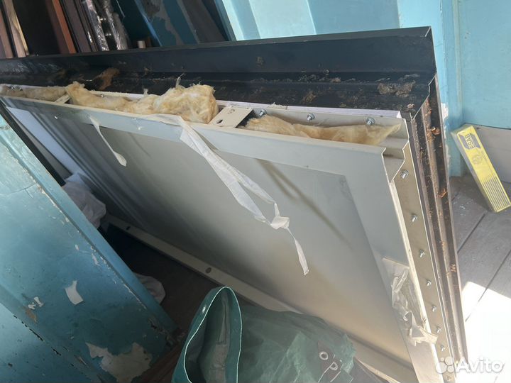 Дверь входная металлическая новая