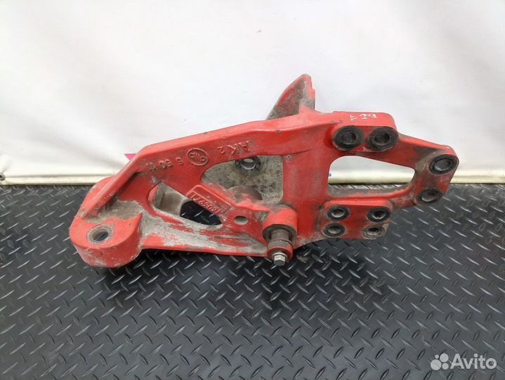 1606971 Кронштейн рессоры передней правый