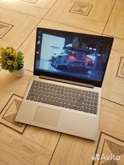 Как новый. Мощный Core i3-8145. 8/256SSD/15,6-FHD