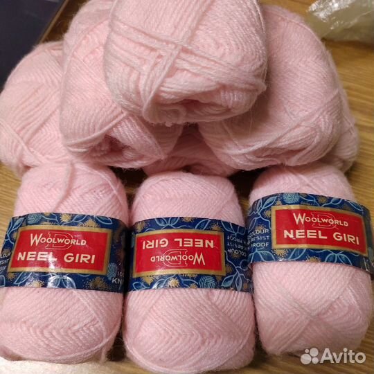 Различная пряжа и ткань