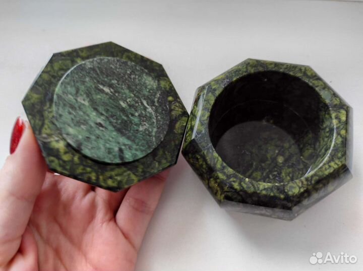 Шкатулка из змеевика