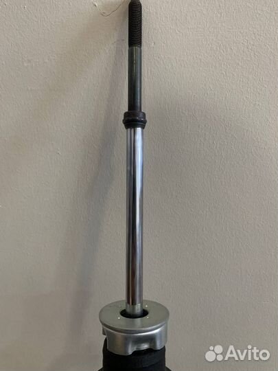 Амортизатор передний Mitsubishi Pajero 2000-2006