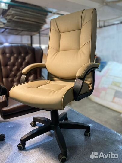 Офисное кресло