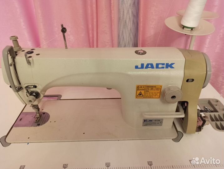 Продам швейную машину