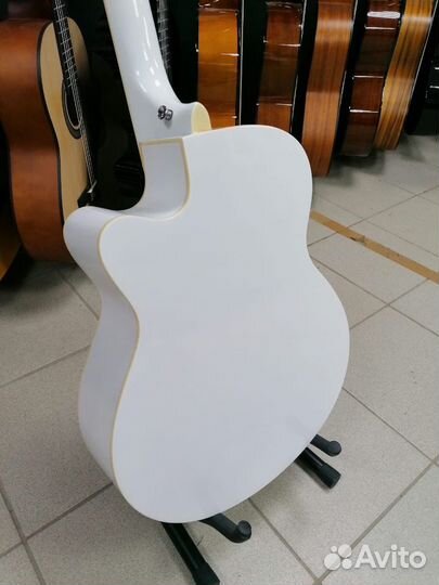 Новая Гитара Белая глянцевая