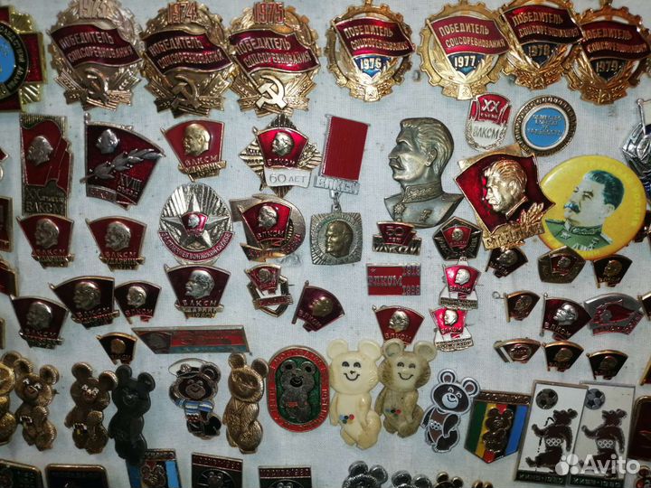 Значки октябрята, пионеры, комсомольцы, партийые