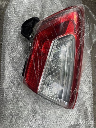 Продаю правую заднюю фару