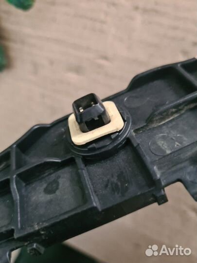 Крепление бампера заднее левое Toyota Land Cruiser