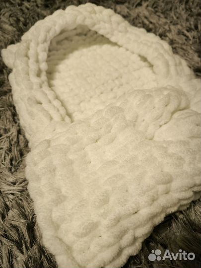 Вязаная плюшевая женская шапка с ушками и шарфиком