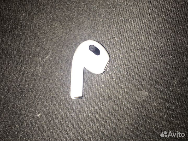 Левый наушник AirPods 3