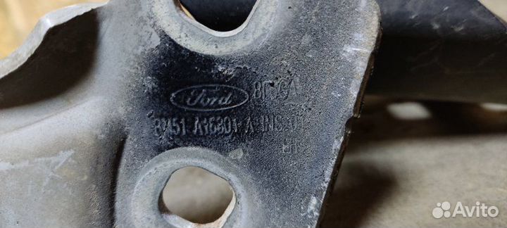 Петля капота левая Ford Focus 3 2011-2019