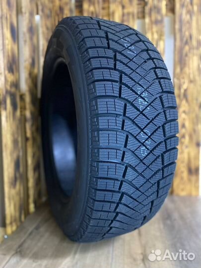 Pirelli Ice Zero FR 215/55 R17 98H