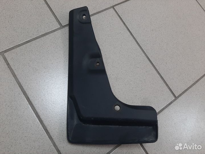 Брызговик передний правый Toyota Rav4 40 2015-19