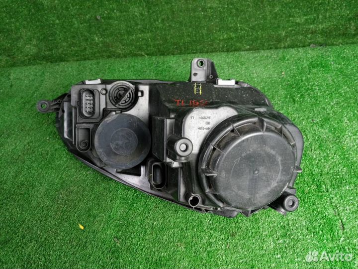 Фара передняя левая Volkswagen Golf 5 BLG (1.4)