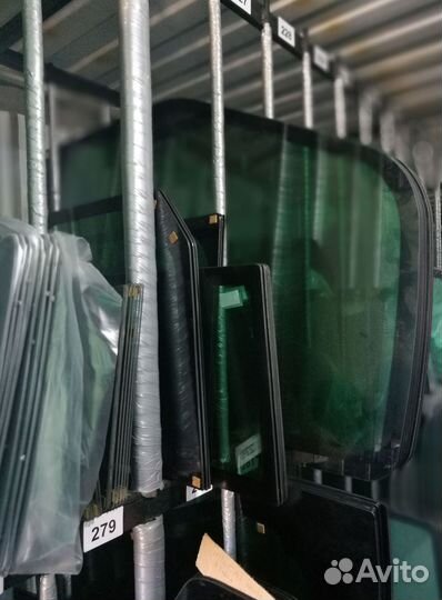 Стекло кузовное заднее левое Нуundai 210 lc-7