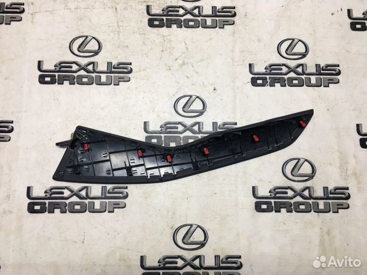 Накладка консоли прав. Lexus NX300h