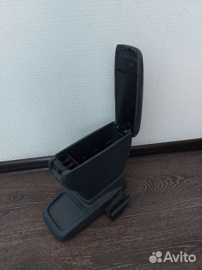 Подлокотник Toyota funcargo