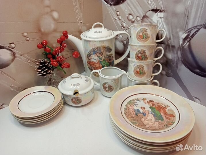 Чайный сервиз с позолотой 