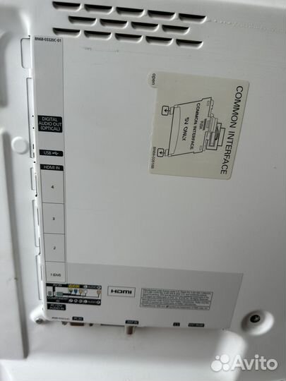 Телевизор Samsung белый 32 без торга