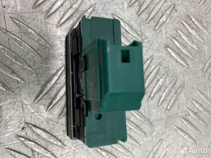 Б/У кнопка парктроника Opel Insignia 35 A20DTJ 2.0