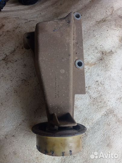 Кронштейн опоры двигателя правый LADA Granta