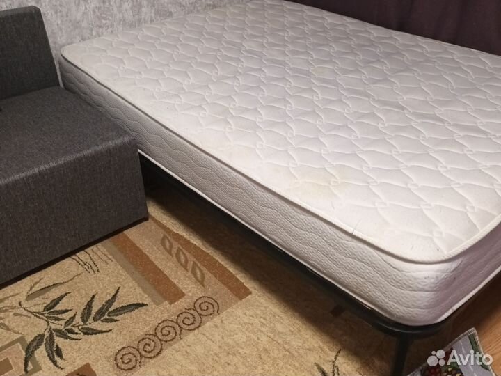 Кровать с матрасом