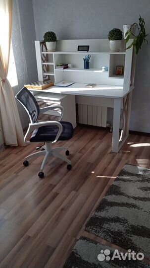 Письменный стол со стулом