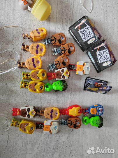Киндер игрушки, наклейки и фишки лента