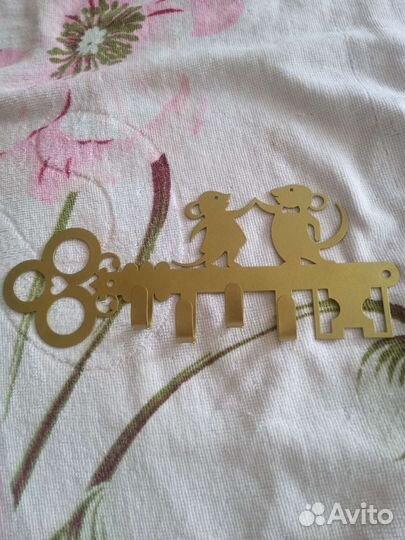 Ключница настенная металлическая