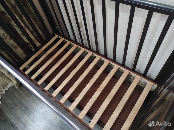 Детская кроватка + матрас+принадлежности