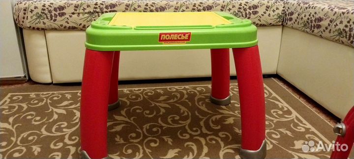 Детский столик со стульчиком