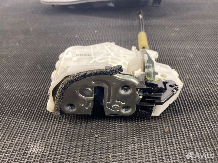 Замок двери задний правый Mazda Mazda3 BP