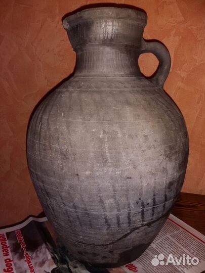 Глиняный кувшин большой