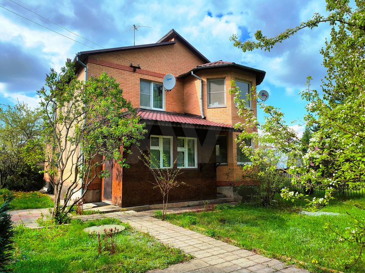 Дом 240,4 м² на участке 6 сот.