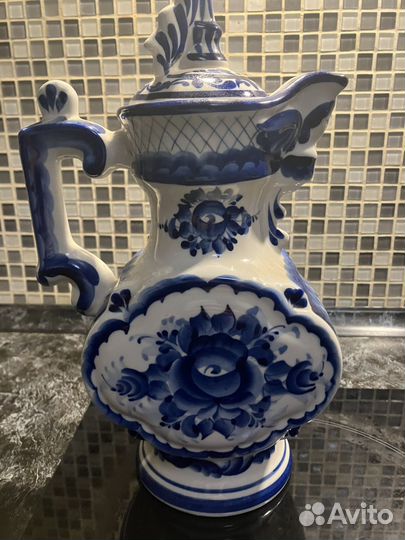 Фарфоровый кувшин гжель