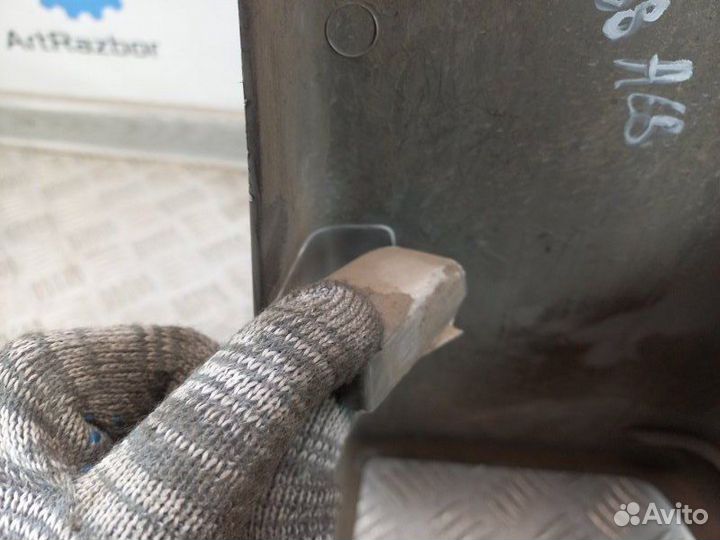 Обшивка стойки центральной правой Renault Master 3