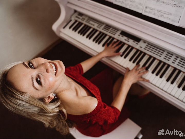 Пианистка на мероприятие